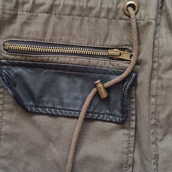 Used forever 21 jacket - Picture 3 of 4